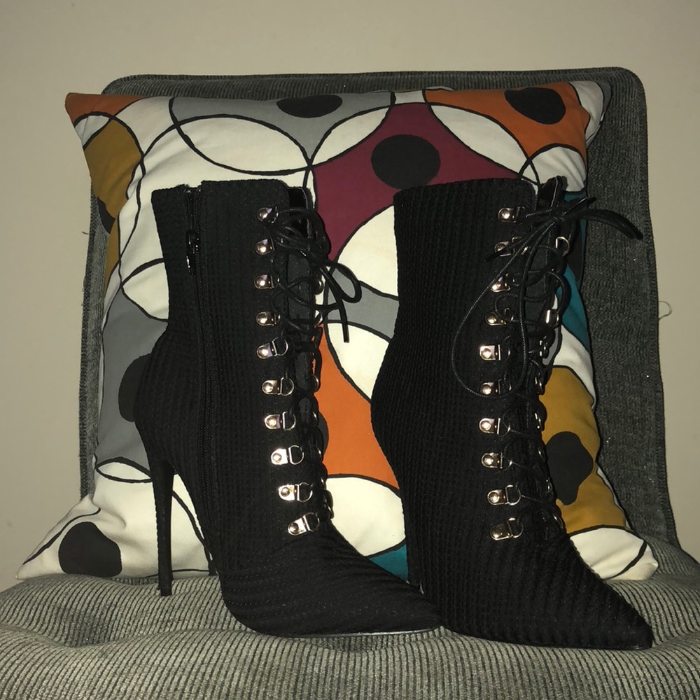 BooHoo LaceUp Booties 🌹 Size Us 8